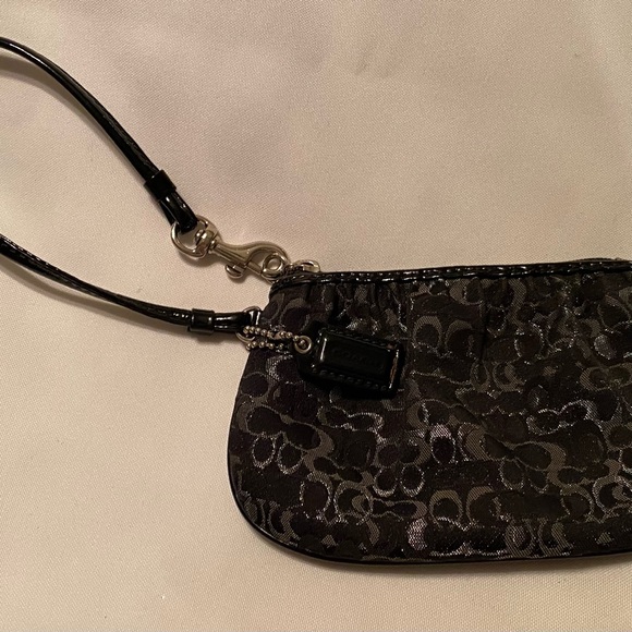 Coach Wristlet in EUC Black & Silvery Shimmer Coach Signature C’s Beautiful - Picture 3 of 5